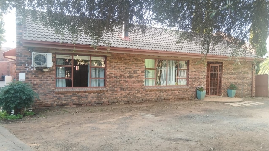 12 Bedroom Property for Sale in Pellissier Free State